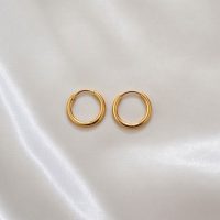 گوشواره حلقه‌ای طلایی کوچک